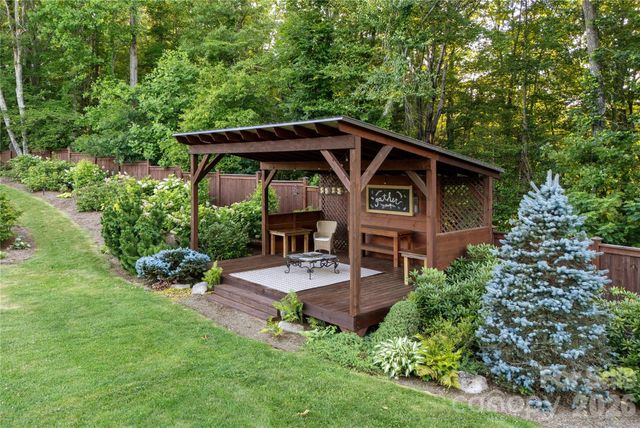 345 Prospect Drive, Burnsville, NC 28714