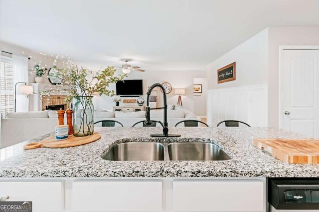 121 Mountain Creek Drive, Maysville, GA 30558