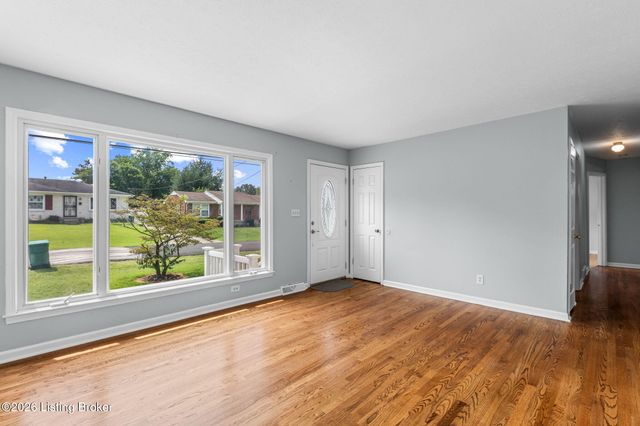 6201 Rocky Mountain Dr, Louisville, KY 40228