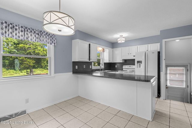6201 Rocky Mountain Dr, Louisville, KY 40228