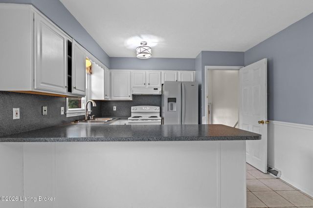 6201 Rocky Mountain Dr, Louisville, KY 40228