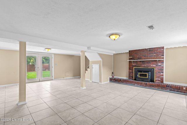 6201 Rocky Mountain Dr, Louisville, KY 40228
