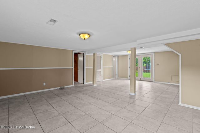 6201 Rocky Mountain Dr, Louisville, KY 40228