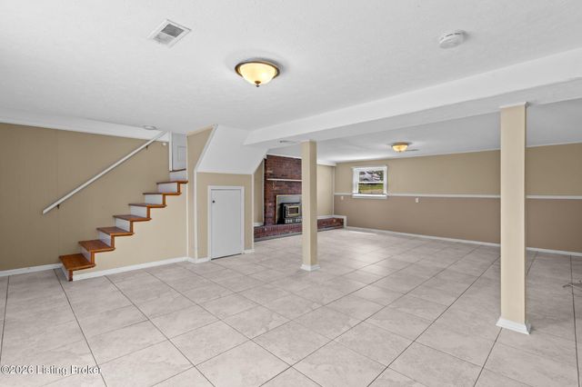 6201 Rocky Mountain Dr, Louisville, KY 40228