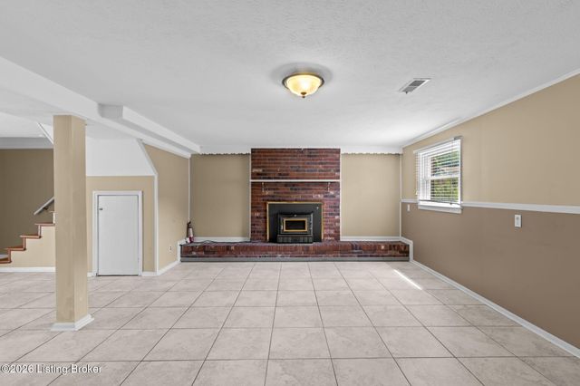 6201 Rocky Mountain Dr, Louisville, KY 40228