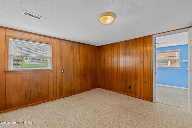 6201 Rocky Mountain Dr, Louisville, KY 40228