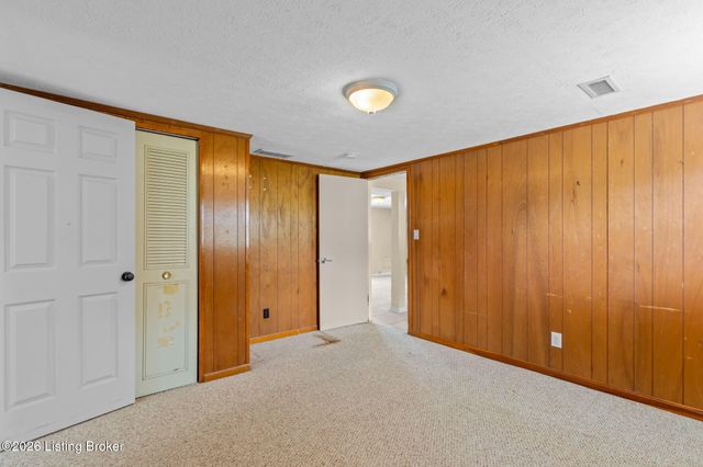 6201 Rocky Mountain Dr, Louisville, KY 40228