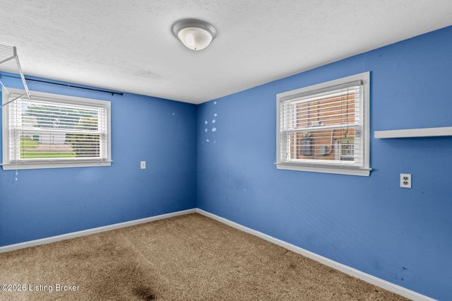 6201 Rocky Mountain Dr, Louisville, KY 40228