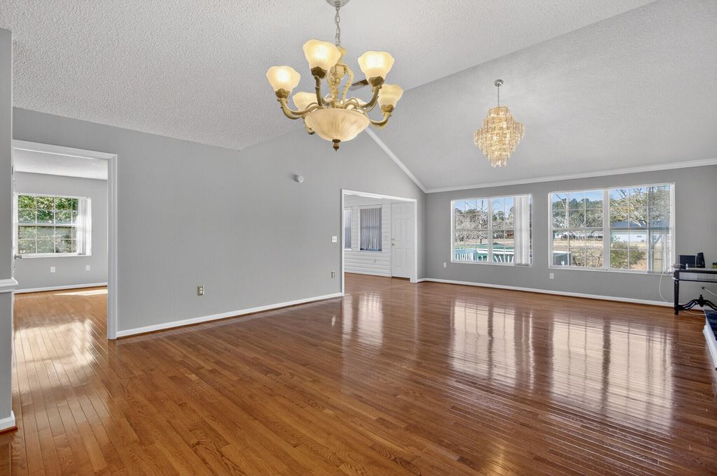 Image 11 of property listing at 100 Hazel Drive, Summerville, SC 29483