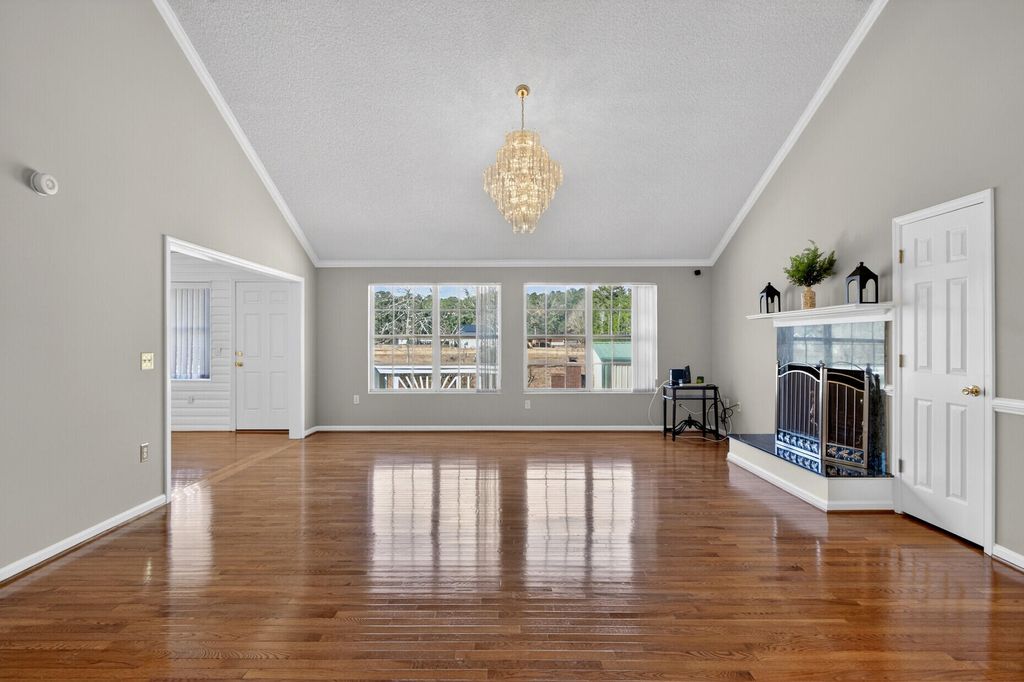 Image 12 of property listing at 100 Hazel Drive, Summerville, SC 29483