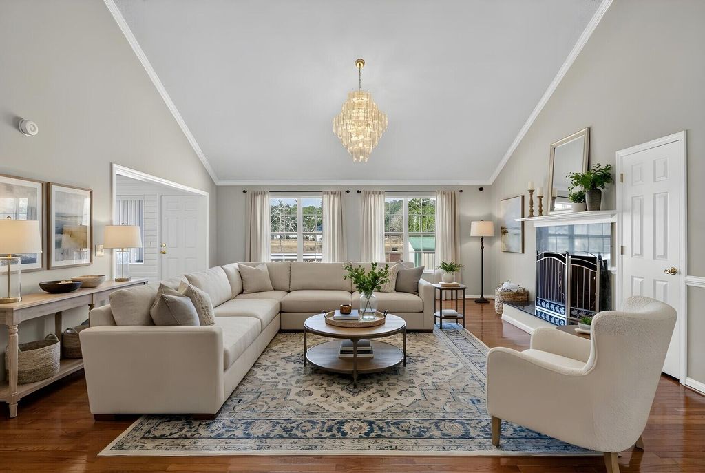 Image 13 of property listing at 100 Hazel Drive, Summerville, SC 29483