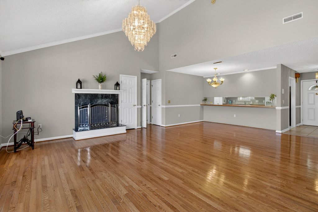 Image 15 of property listing at 100 Hazel Drive, Summerville, SC 29483