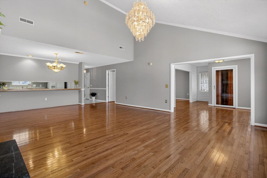 Image 16 of property listing at 100 Hazel Drive, Summerville, SC 29483