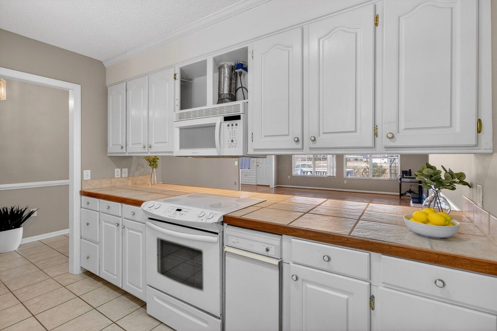 Image 18 of property listing at 100 Hazel Drive, Summerville, SC 29483