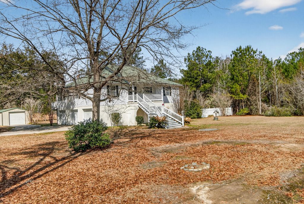 Image 2 of property listing at 100 Hazel Drive, Summerville, SC 29483