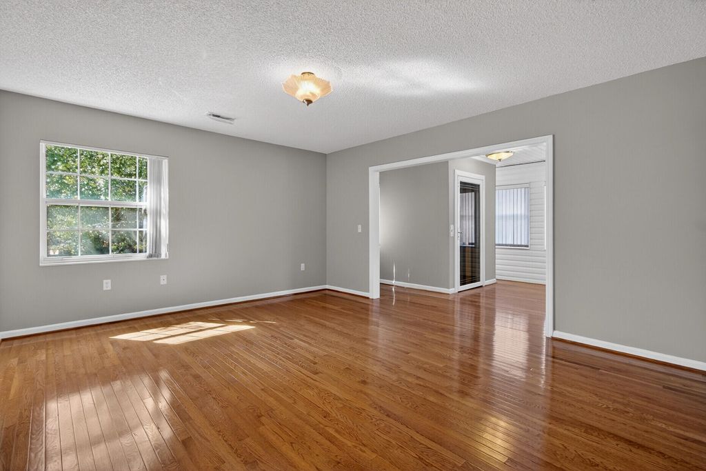 Image 24 of property listing at 100 Hazel Drive, Summerville, SC 29483