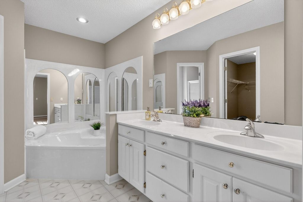 Image 27 of property listing at 100 Hazel Drive, Summerville, SC 29483