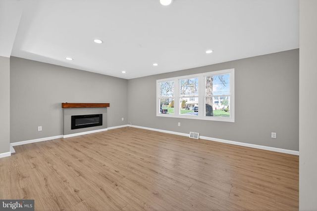 299 KENT RD, Warminster, PA 18974