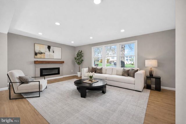 299 KENT RD, Warminster, PA 18974