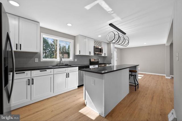 299 KENT RD, Warminster, PA 18974