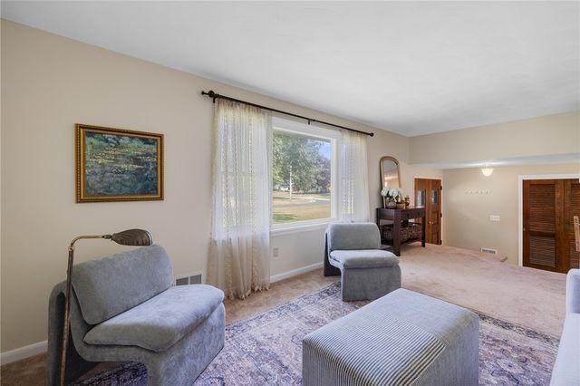 10 Medallion Drive, Greece, NY 14626