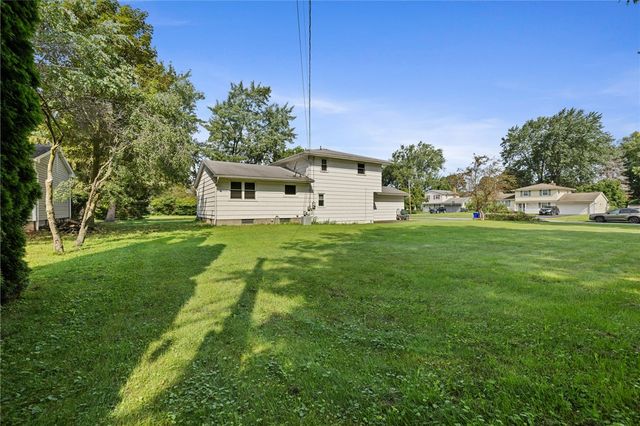 10 Medallion Drive, Greece, NY 14626
