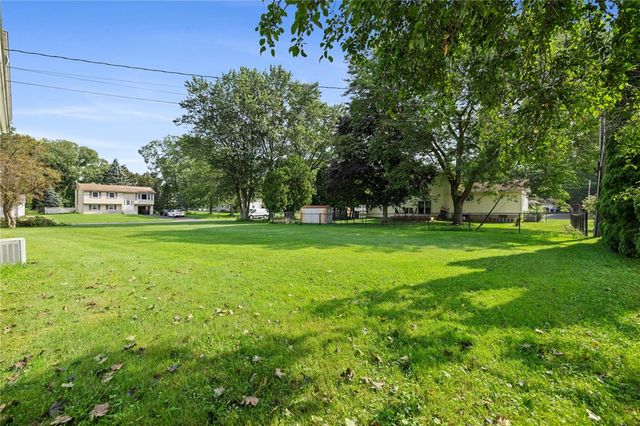 10 Medallion Drive, Greece, NY 14626