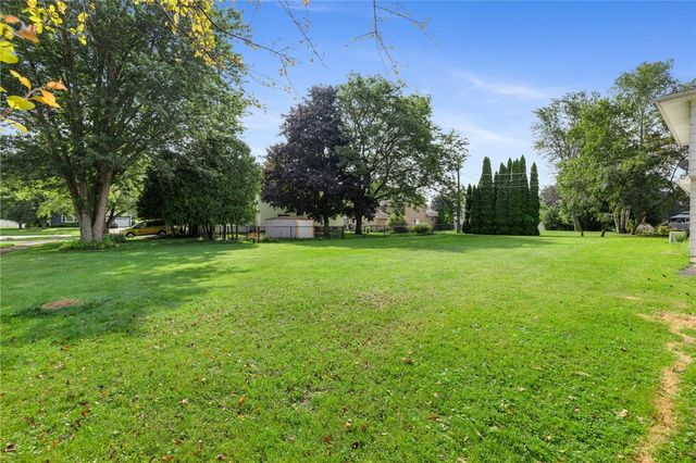 10 Medallion Drive, Greece, NY 14626