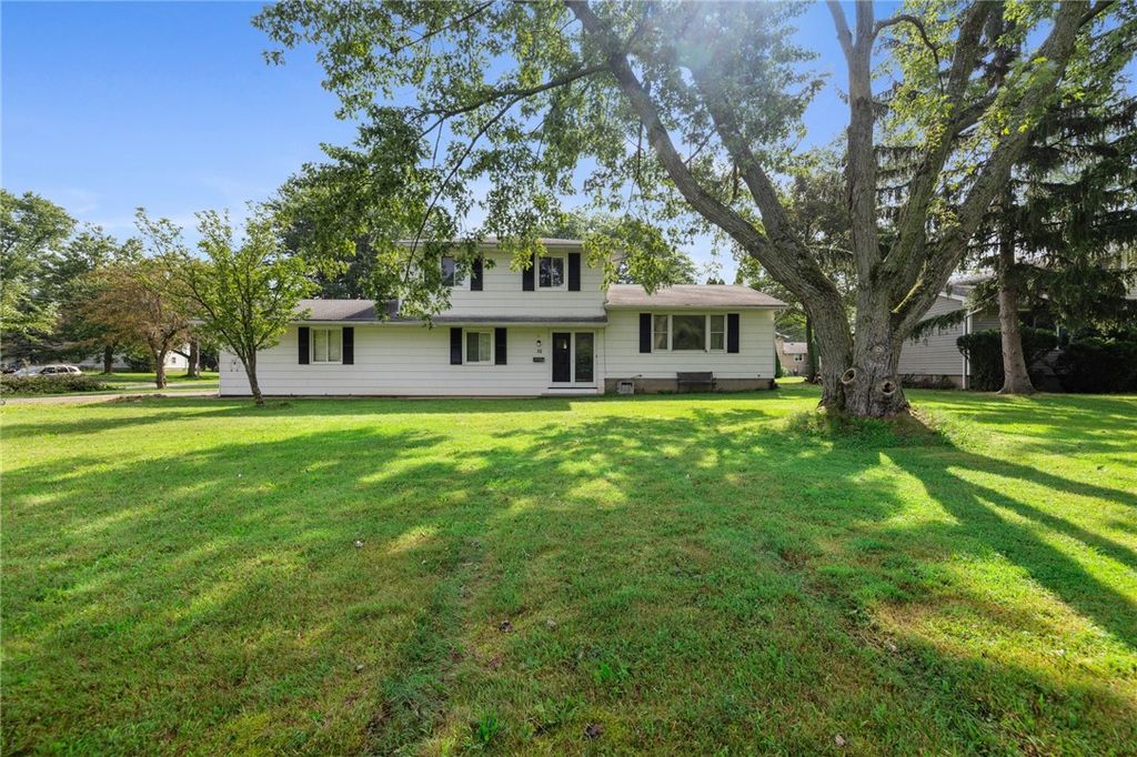 10 Medallion Drive, Greece, NY 14626