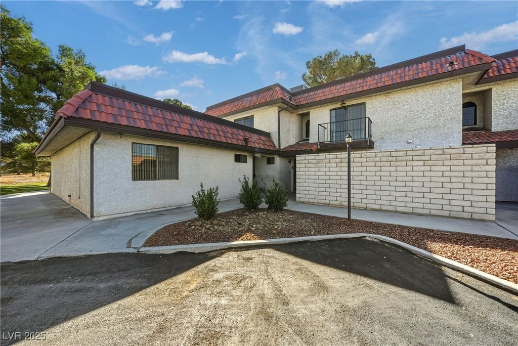 701 Bourbon Street G4, Pahrump, NV 89048