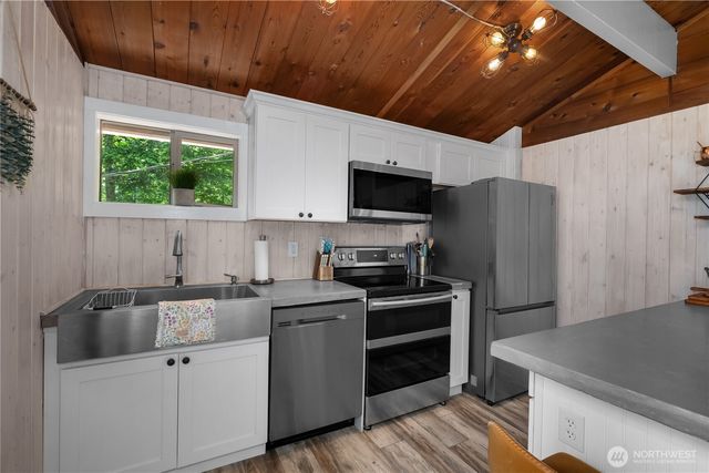 381 E Soundview Drive, Shelton, WA 98584