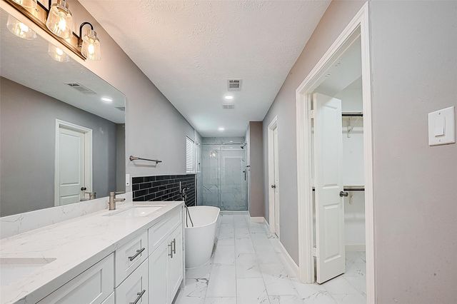 1623 Cherry Ridge Drive, Houston, TX 77077