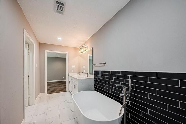 1623 Cherry Ridge Drive, Houston, TX 77077