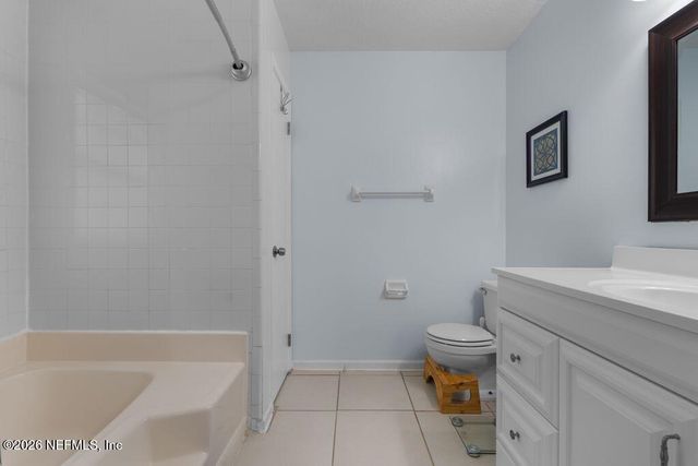 3915 MEADOWVIEW Drive N, Jacksonville, FL 32225