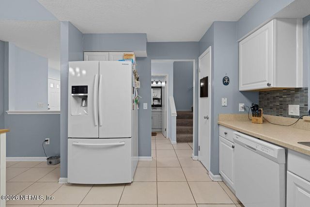 3915 MEADOWVIEW Drive N, Jacksonville, FL 32225