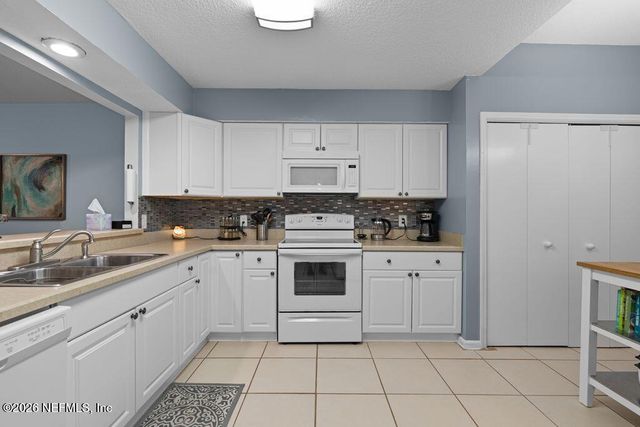 3915 MEADOWVIEW Drive N, Jacksonville, FL 32225