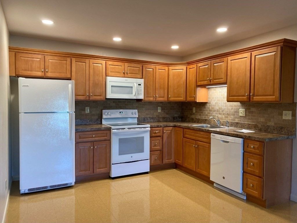 8 Chauncy 49, Weymouth, MA 02190