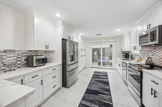 1420 Indiana Street, Houston, TX 77006