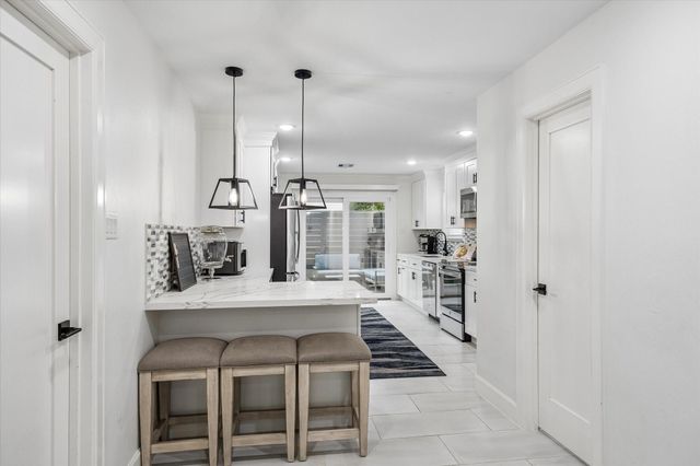 1420 Indiana Street, Houston, TX 77006