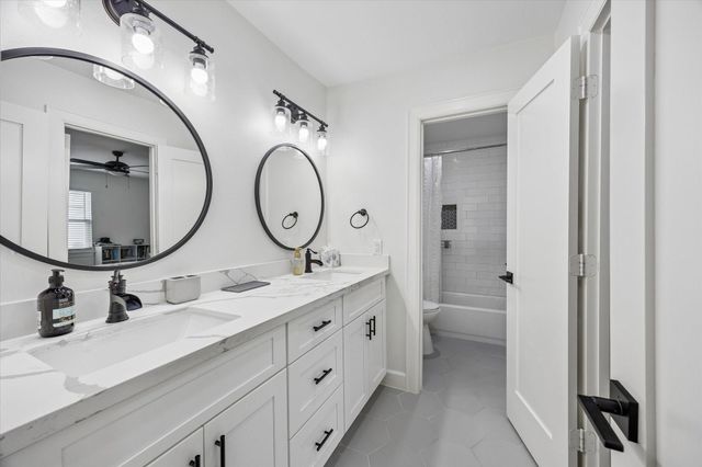 1420 Indiana Street, Houston, TX 77006