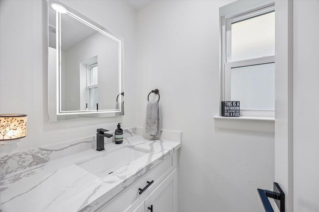 1420 Indiana Street, Houston, TX 77006