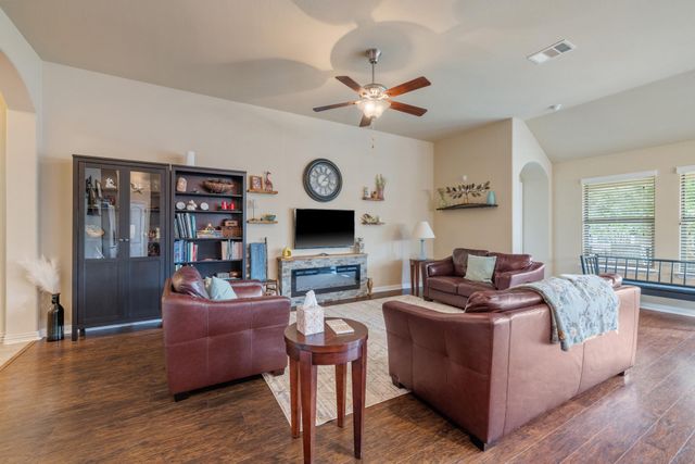 921 Tabernash DR, Leander, TX 78641