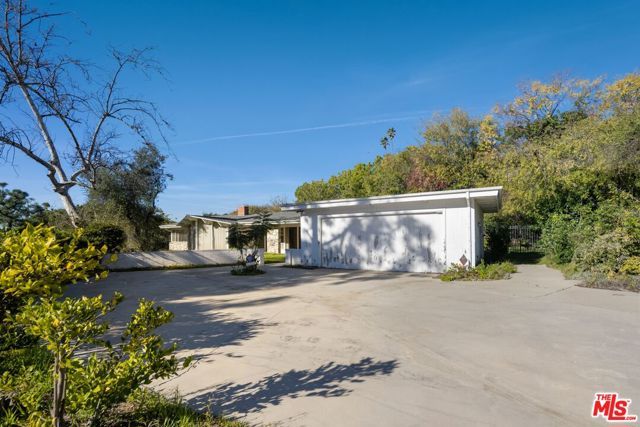 1950 Loma Vista Drive, Beverly Hills, CA 90210