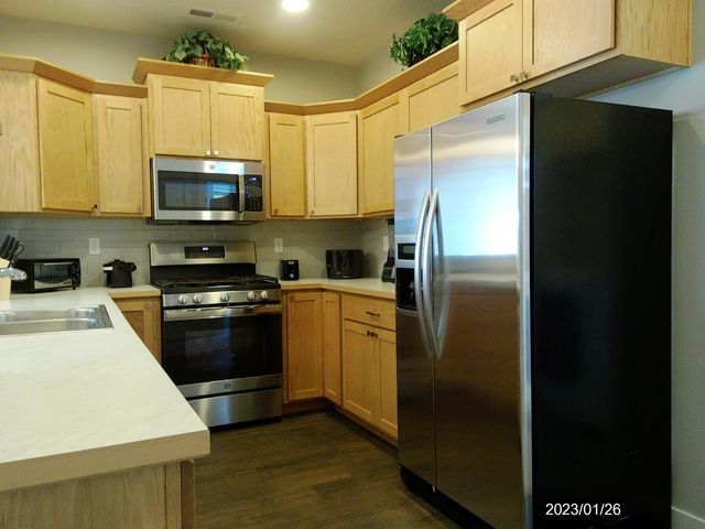 2474 NW Kingwood Avenue, Redmond, OR 97756