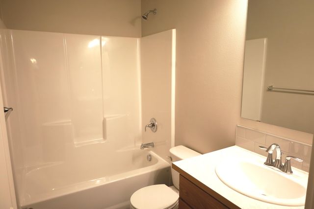 2474 NW Kingwood Avenue, Redmond, OR 97756