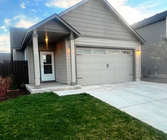 2474 NW Kingwood Avenue, Redmond, OR 97756