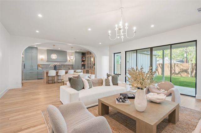 6943 Coronado Avenue, Dallas, TX 75214