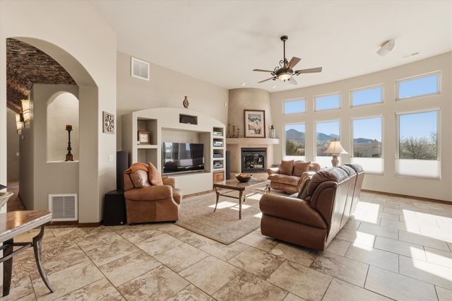 8 La Entrada, Placitas, NM 87043