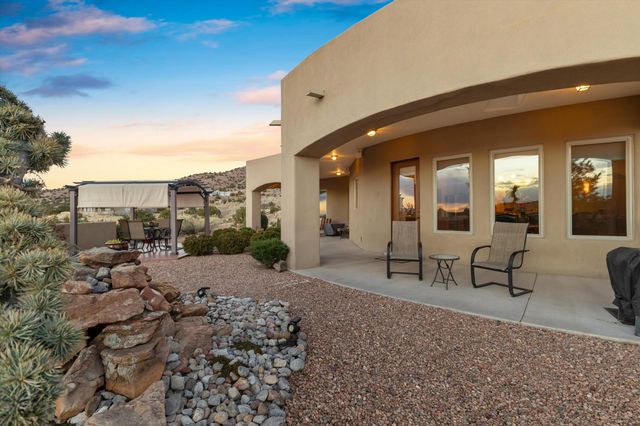 8 La Entrada, Placitas, NM 87043