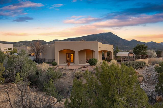 8 La Entrada, Placitas, NM 87043